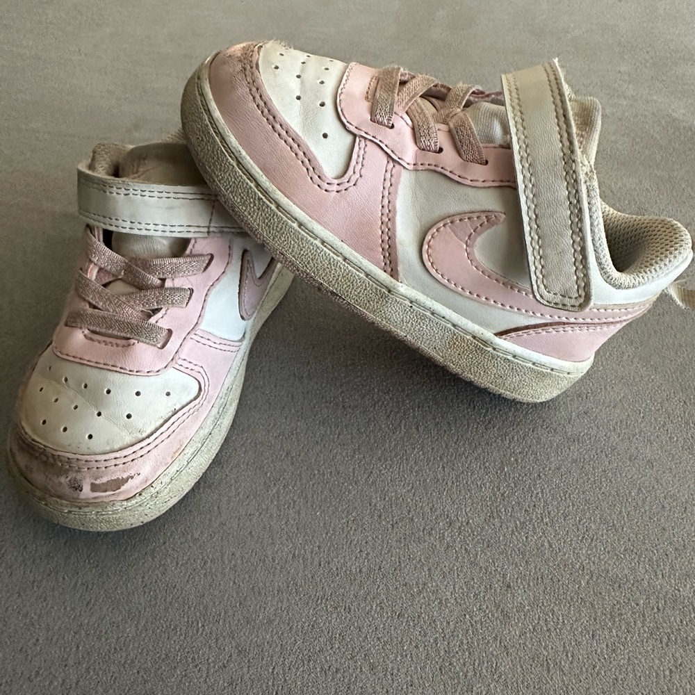 Nike Kids Sneakers in Pink and White